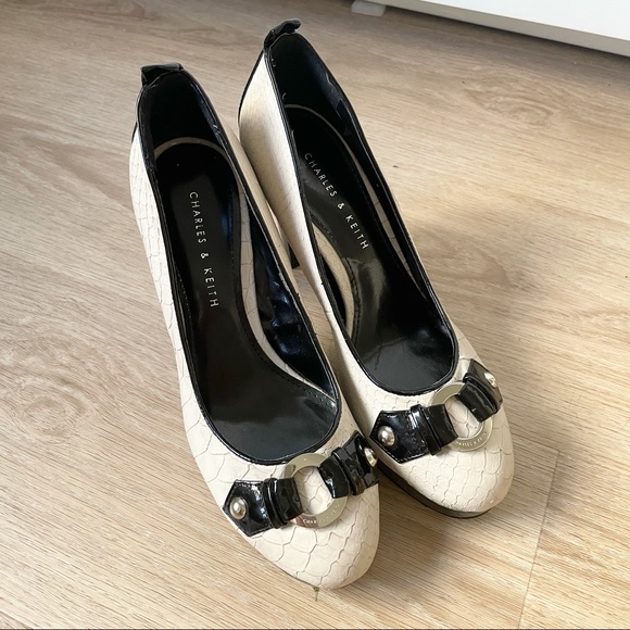 Buckle Decor Python Pattern Platform Heels - Picture 2 of 6